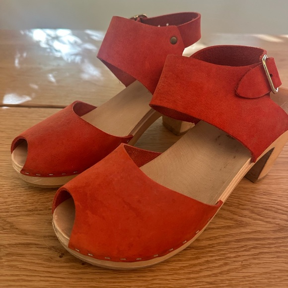 Bryr Red Open-Toe heals- perfectly perfect. Size 39 light use - Picture 1 of 5